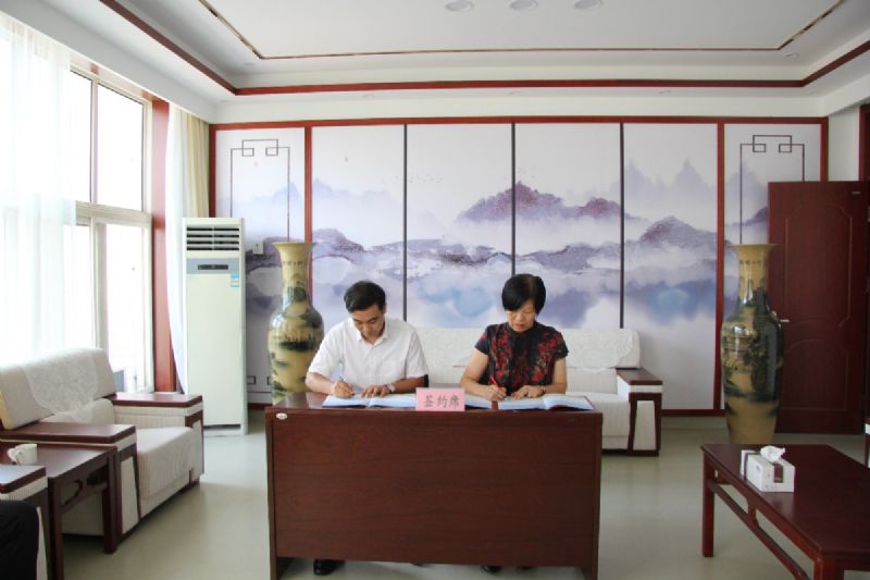 校企聯(lián)袂，共筑教育——“龍港·育秀園”又一教育教學(xué)獎勵基金簽約儀式圓滿完成！