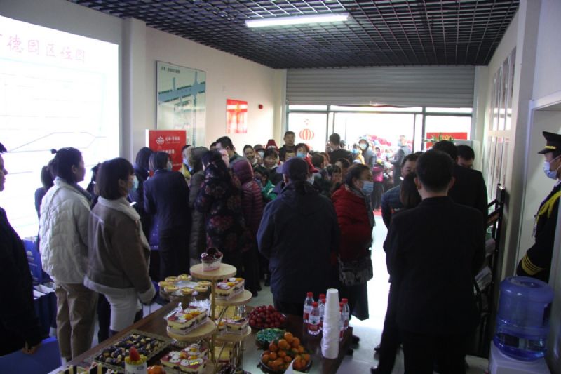 人山人海，瘋狂搶購(gòu)丨直擊龍港·育德園開盤火爆現(xiàn)場(chǎng)！