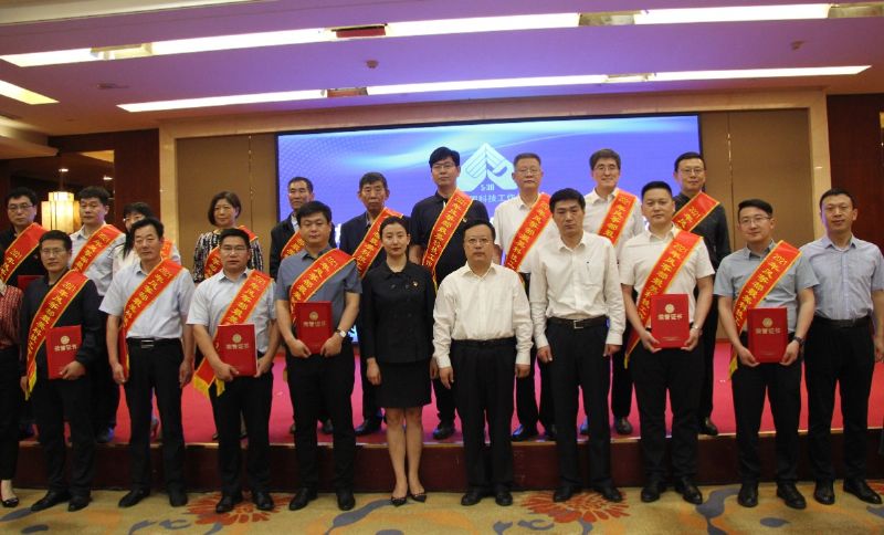 濰坊龍港集團董事長王敬偉榮獲“風箏都zui美科技工作者”！