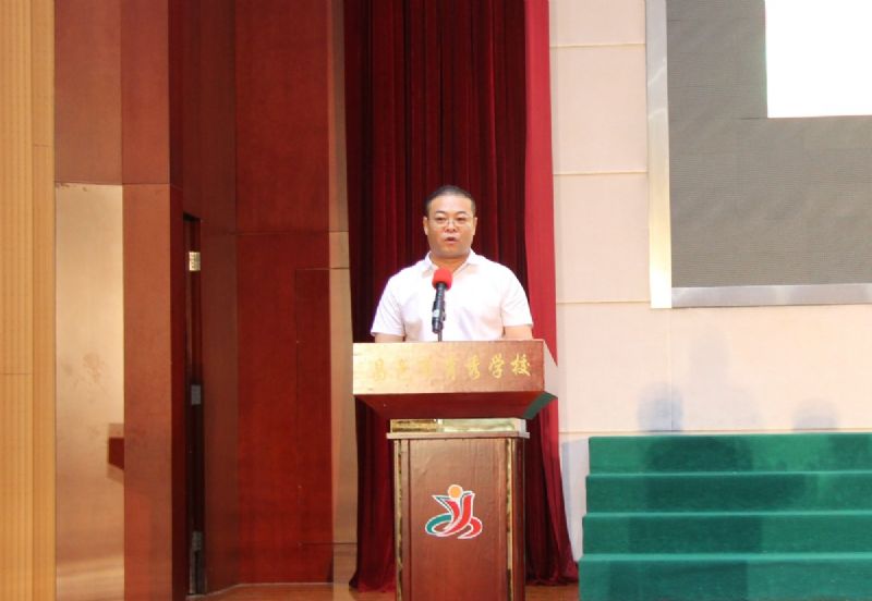 “龍港·育秀園”獎(jiǎng)勵(lì)基金頒獎(jiǎng)儀式暨育秀學(xué)校教師節(jié)表彰大會(huì)隆重舉行！